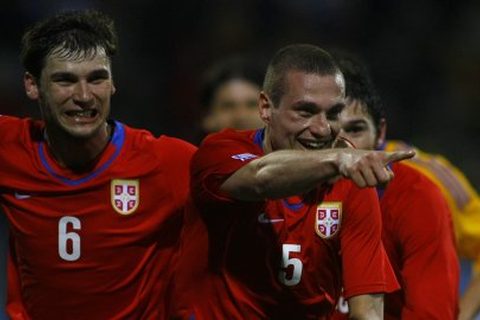 Ivanovic i Nemanja Vidić tokom utakmice protiv Rumunije