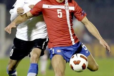 Nemanja Vidic tokom utakmice Srbija-Estonija, Beograd, EP 2012