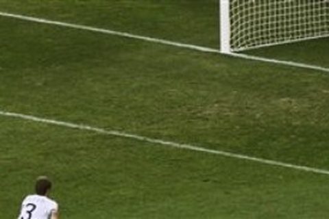 Vladimir Stojković brani jedenasterac Podolskija